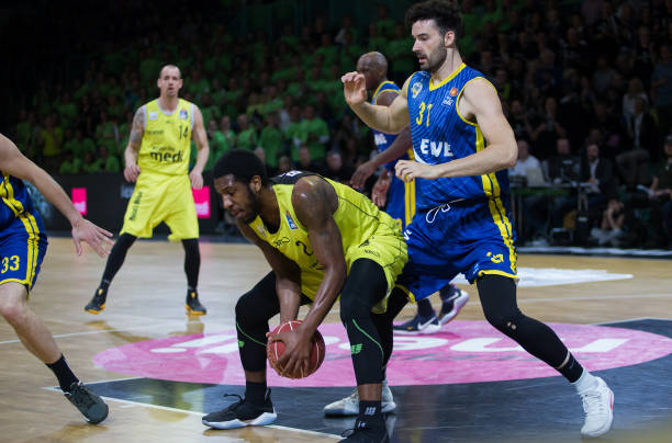 在常规赛展 在常规赛展